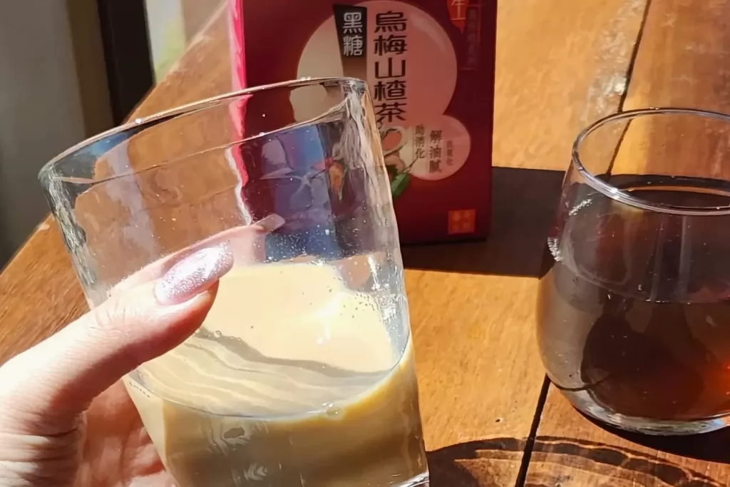 【1位：50点】まるでコーヒー牛乳～黒糖烏梅山査茶（コクトウウバイサンザチャ）＋ミルク